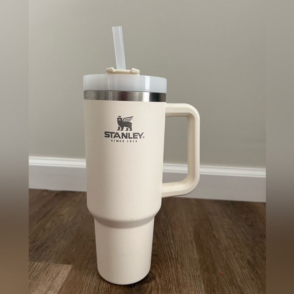 Stanley 40oz quencher in Cream